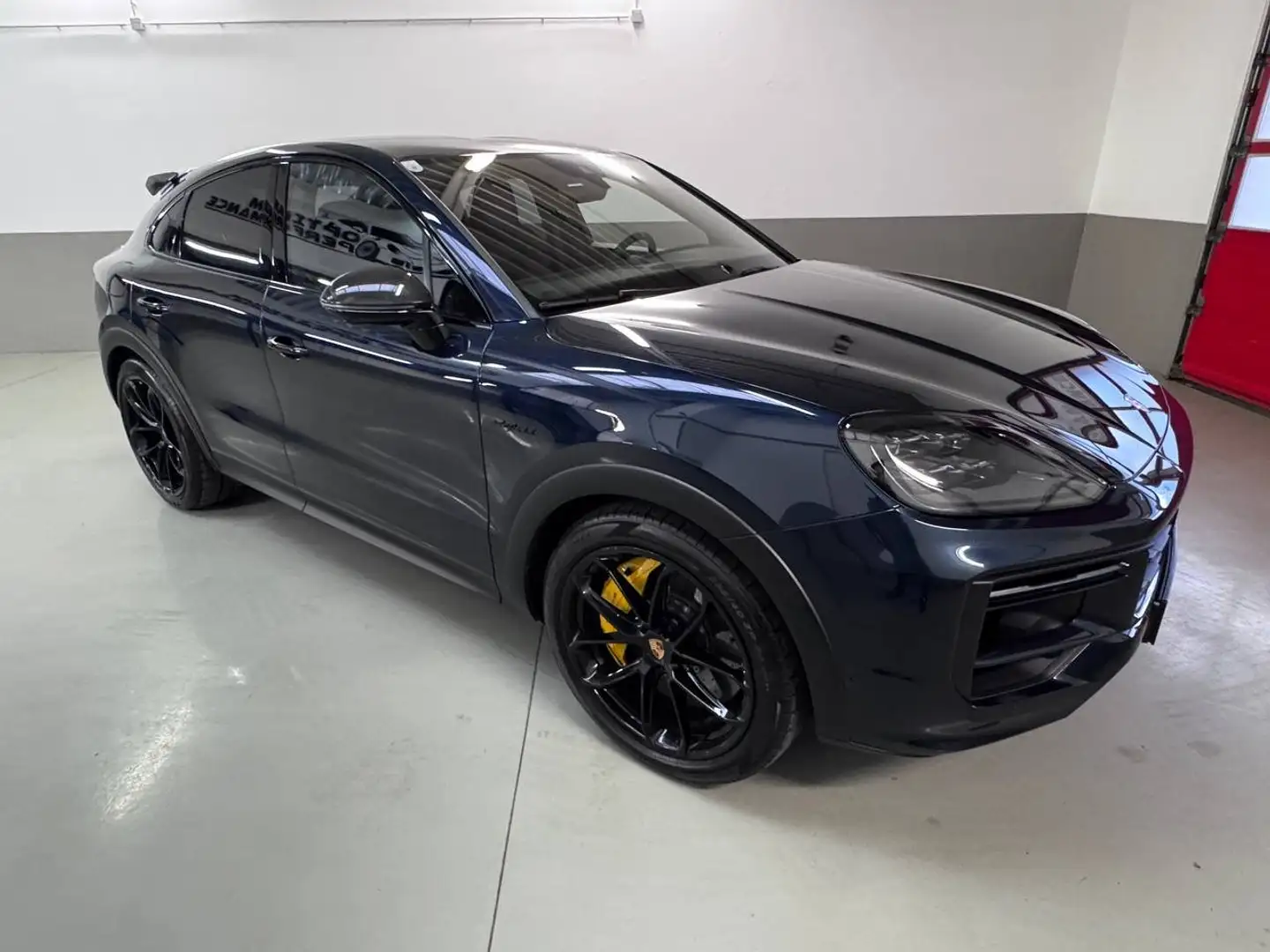 Porsche Cayenne Turbo E-Hybrid mit GT-Paket Bleu - 2