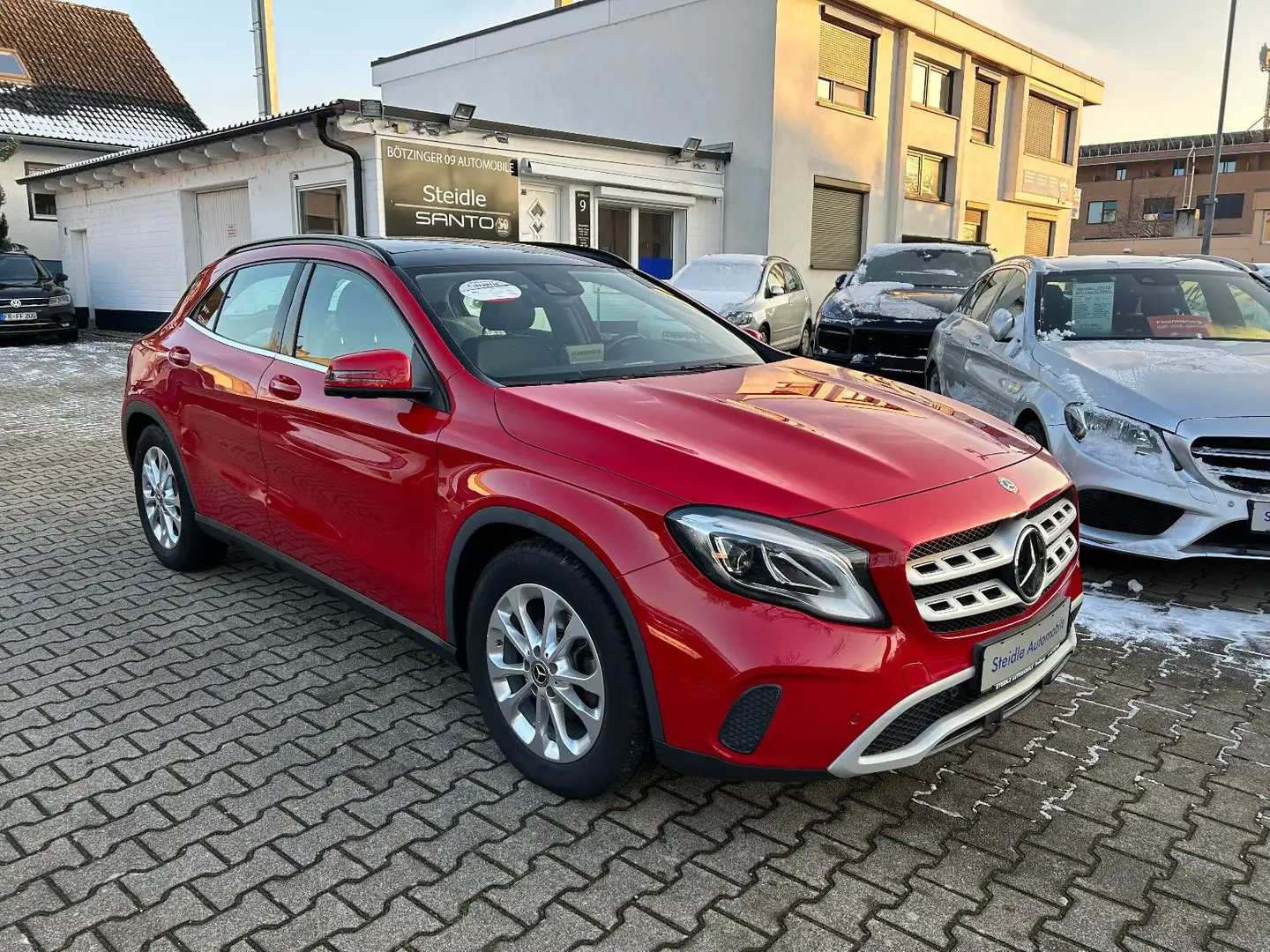 Mercedes-Benz GLA 220 d 7-G-DCT Style Red - 1