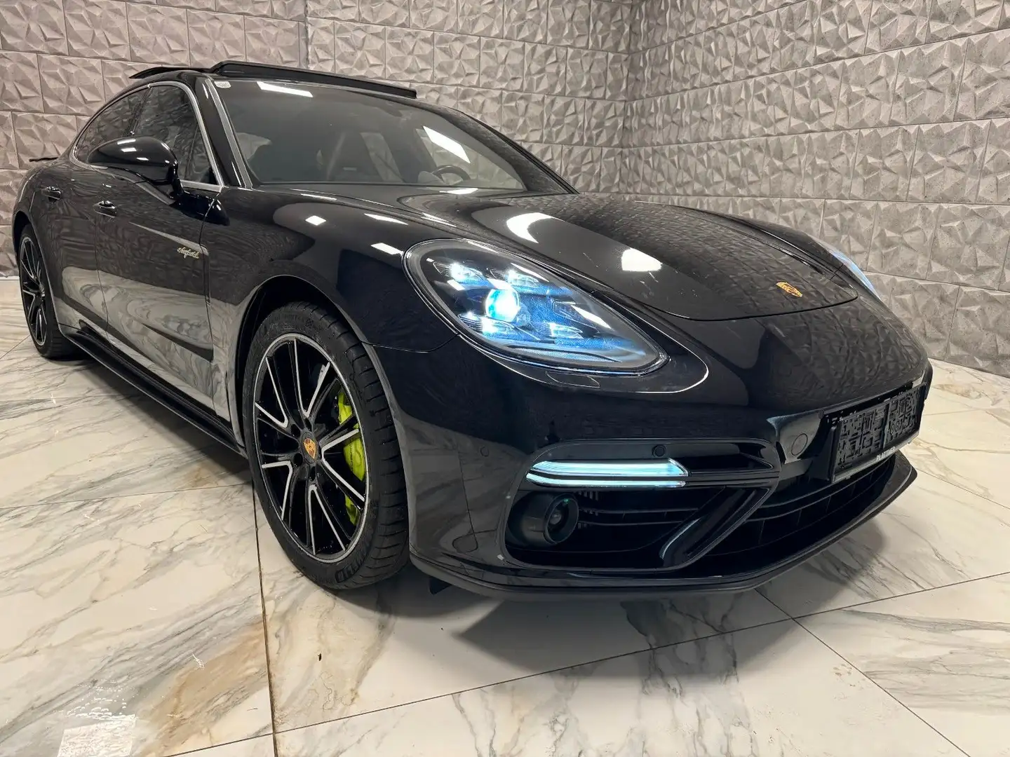 Porsche Panamera Turbo S E-Hybrid Schwarz - 2