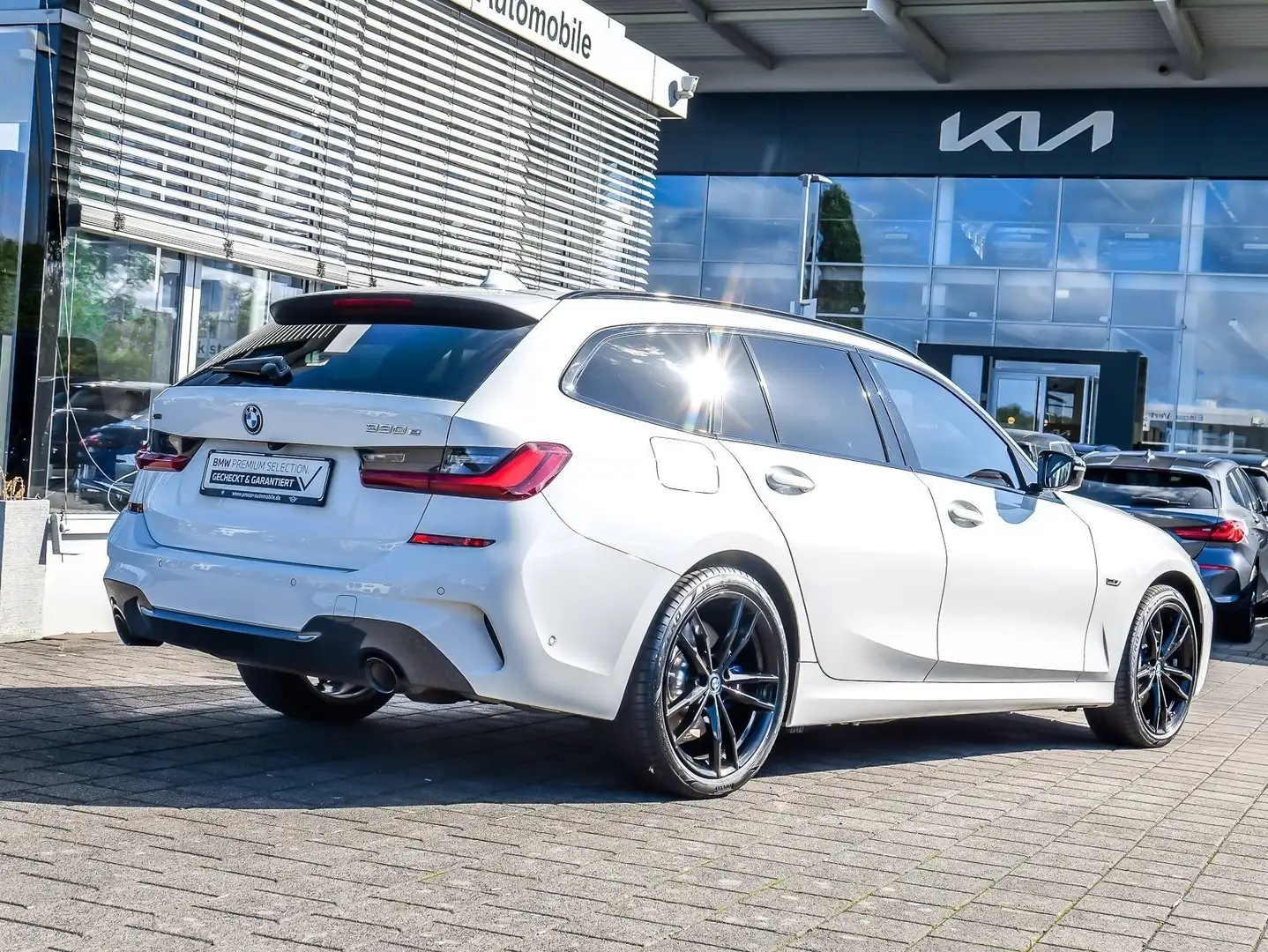 BMW 330 e xDrive M Sport HUD ACC RFK NAVI LED DAB Weiß - 2