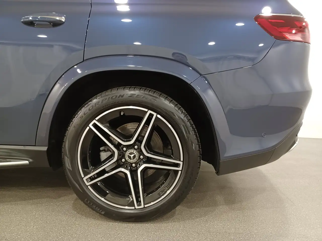 Mercedes-Benz GLS снимка Mercedes-Benz GLS