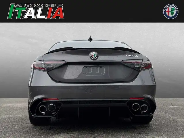 Alfa Romeo Giulia view 4