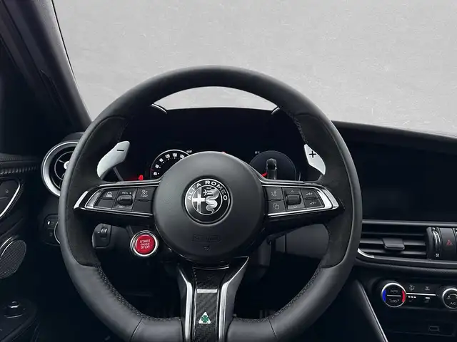 Alfa Romeo Giulia view 11