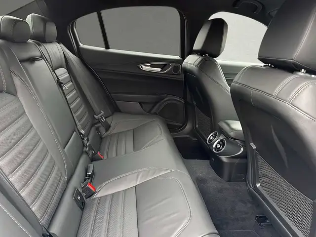 Alfa Romeo Giulia view 8