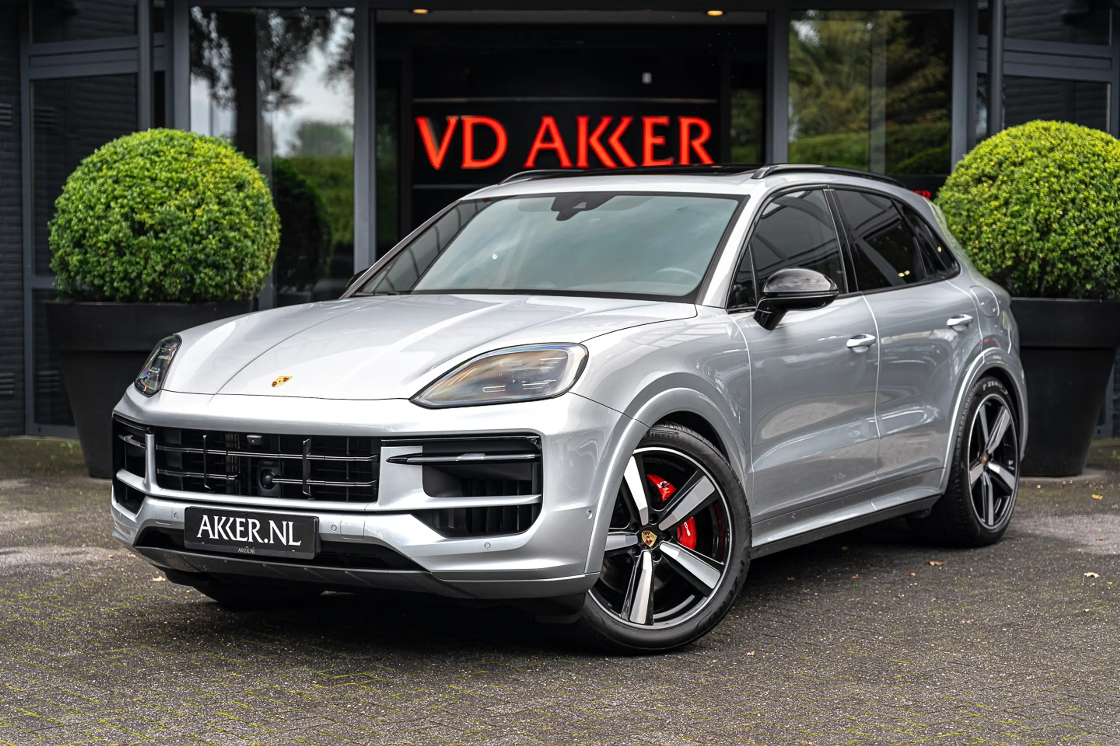 Porsche Cayenne E-Hybrid NIEUW MODEL I SportDesign | 18-Weg Stoele
