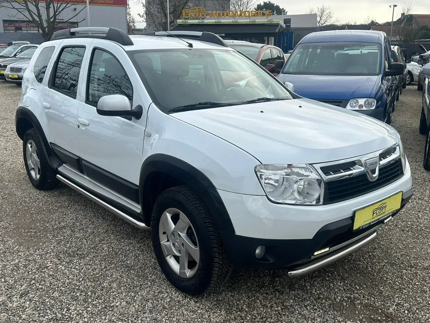 Dacia Duster I Laureate 1.6*Klima*Trittbretter*TÜV NEU Weiß - 2