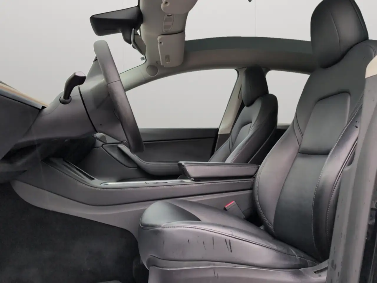 Tesla Model Y снимка Tesla Model Y