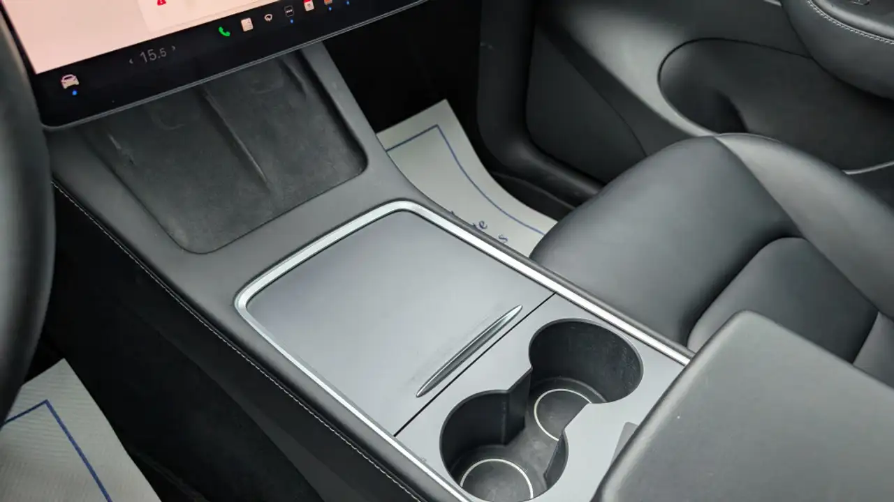 Tesla Model Y снимка Tesla Model Y