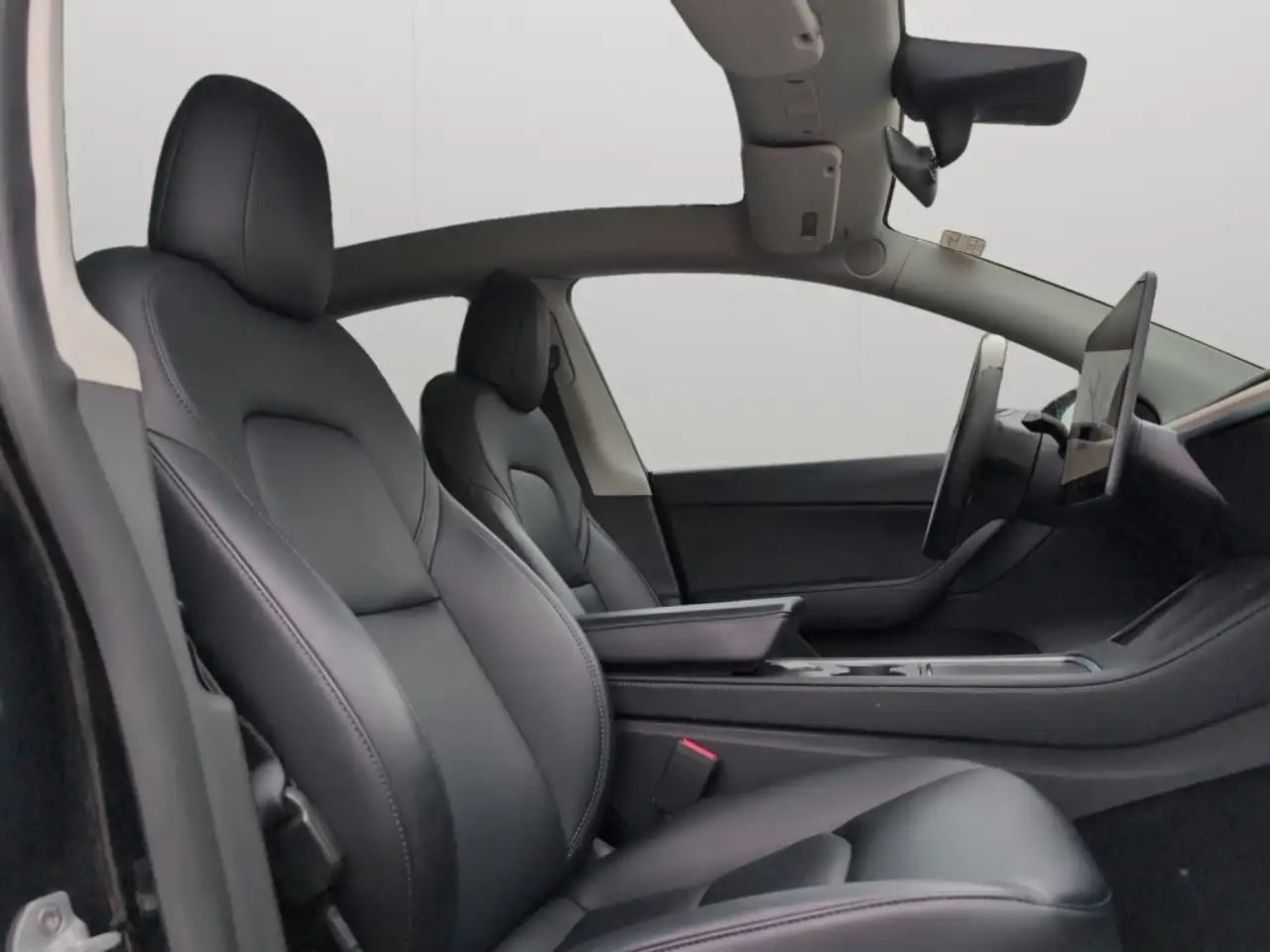 Tesla Model Y снимка Tesla Model Y