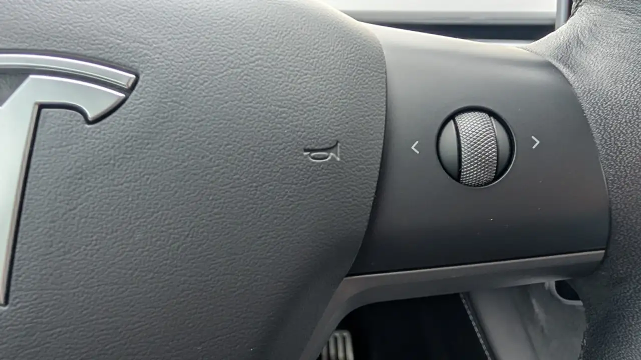 Tesla Model Y снимка Tesla Model Y