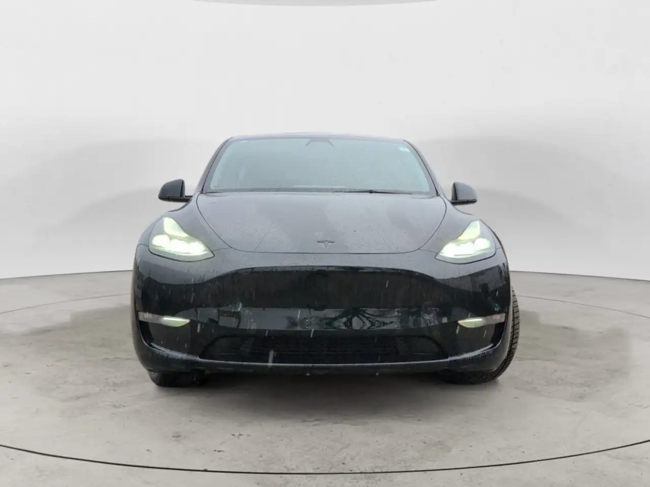 Tesla Model Y снимка Tesla Model Y
