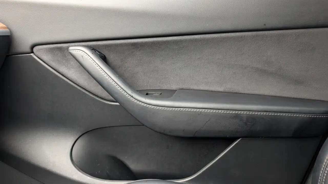 Tesla Model Y снимка Tesla Model Y