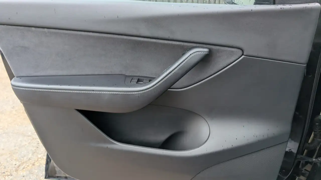 Tesla Model Y снимка Tesla Model Y