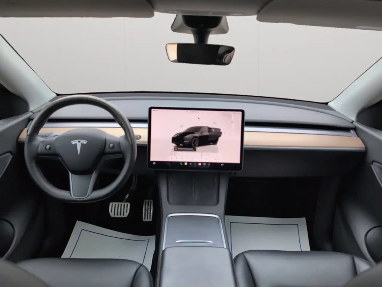 Tesla Model Y снимка Tesla Model Y