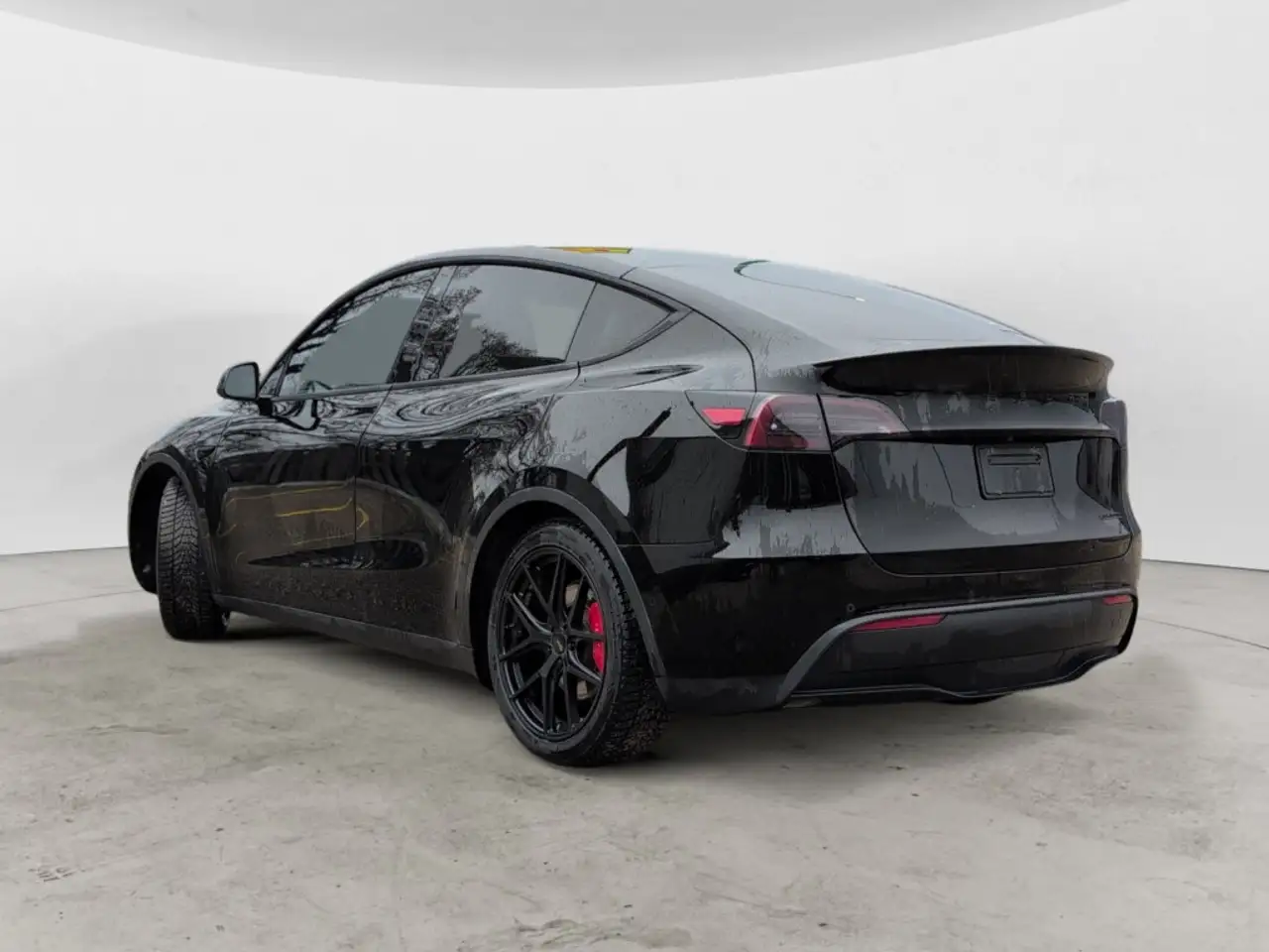 Tesla Model Y снимка Tesla Model Y