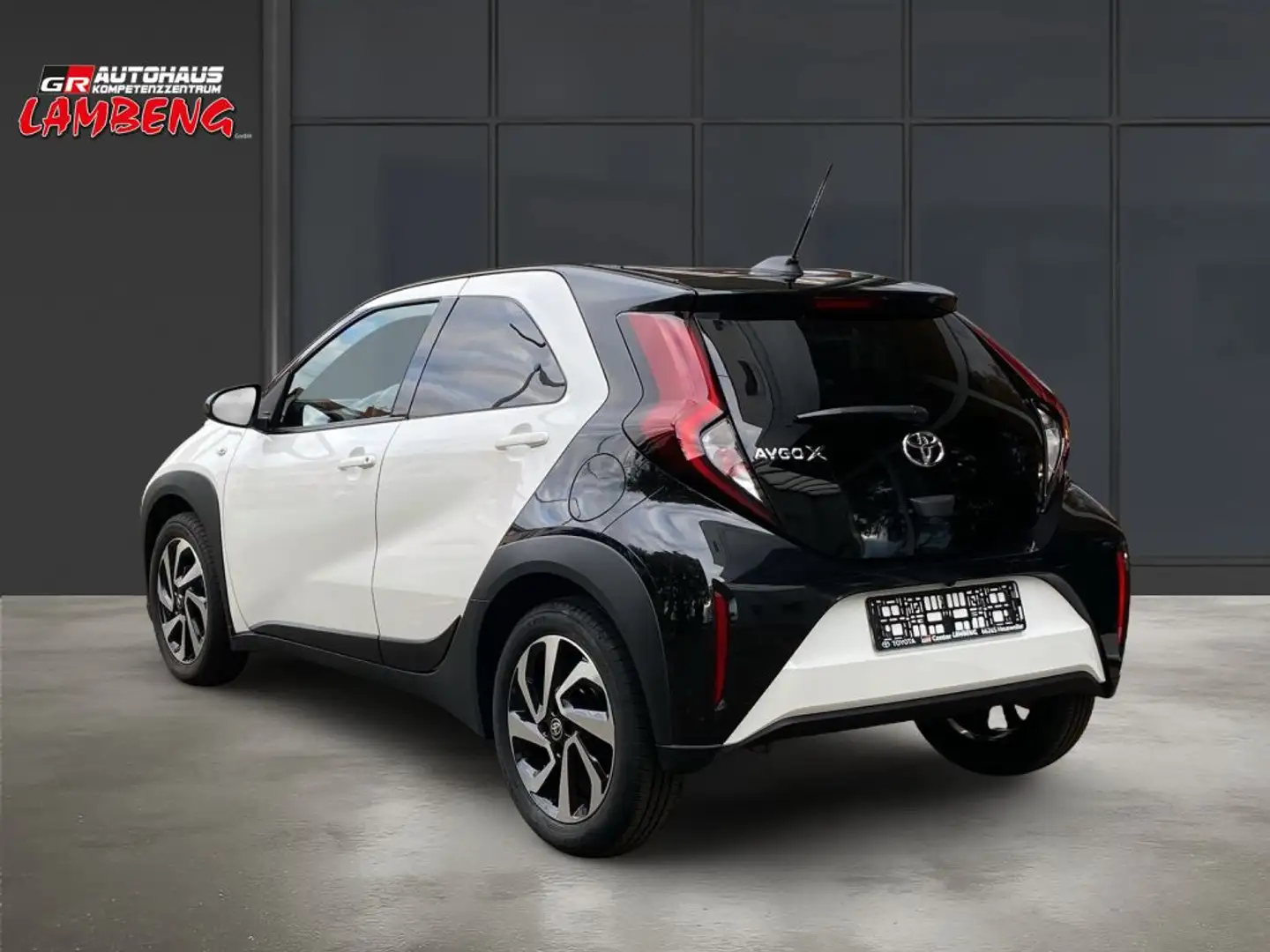 Toyota Aygo X Black&White Weiß - 2
