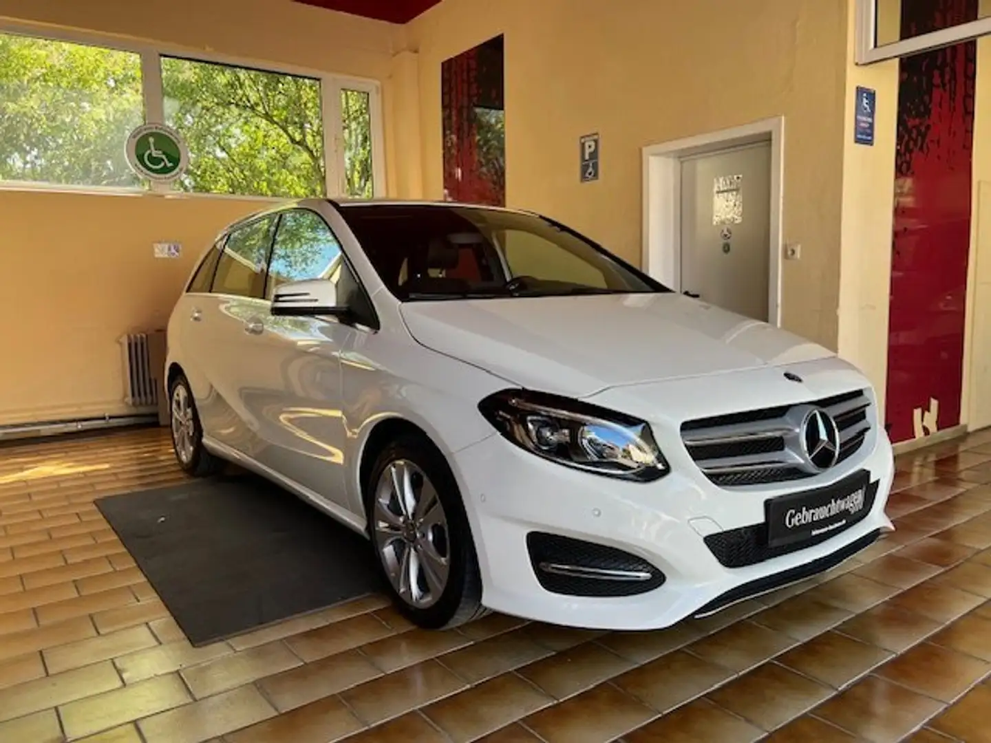Mercedes-Benz B 180 B 180 CDI Autom Edition Sports Tourer Navi LED 17" Blanco - 1