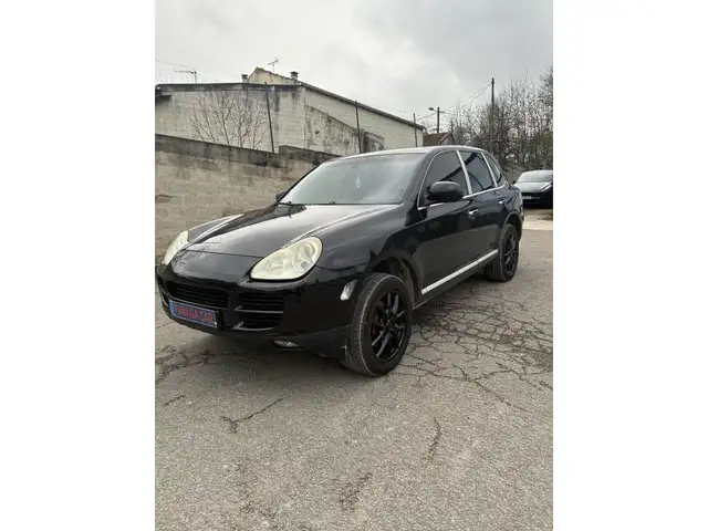 Porsche Cayenne view 7