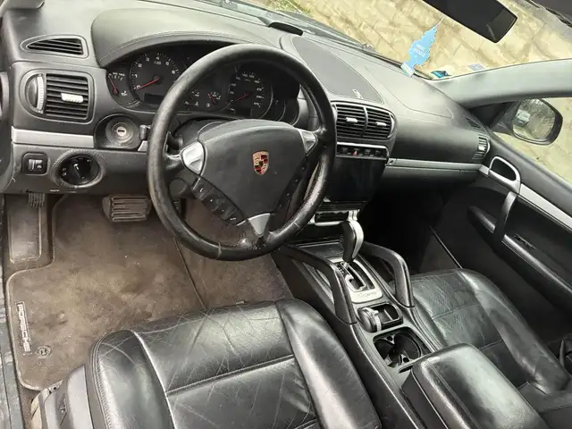 Porsche Cayenne view 13
