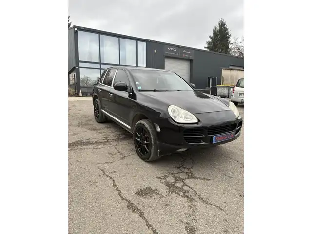 Porsche Cayenne view 3