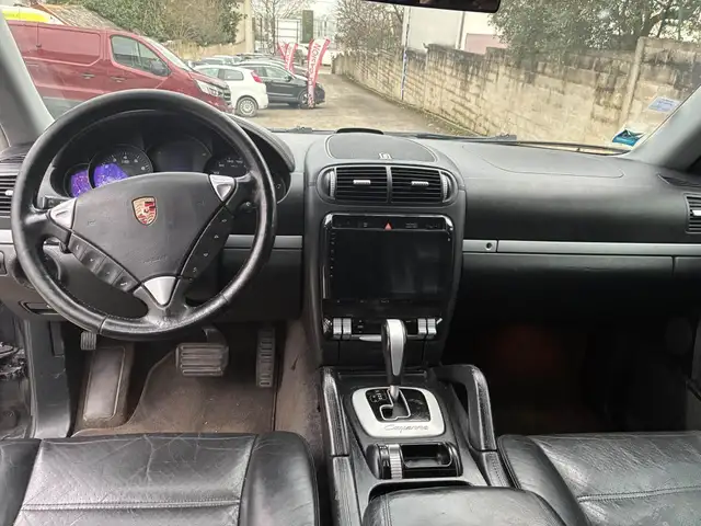 Porsche Cayenne view 15