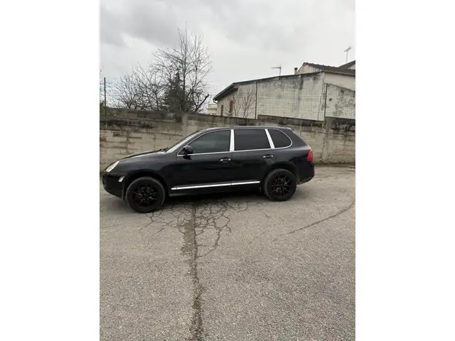 Porsche Cayenne view 9