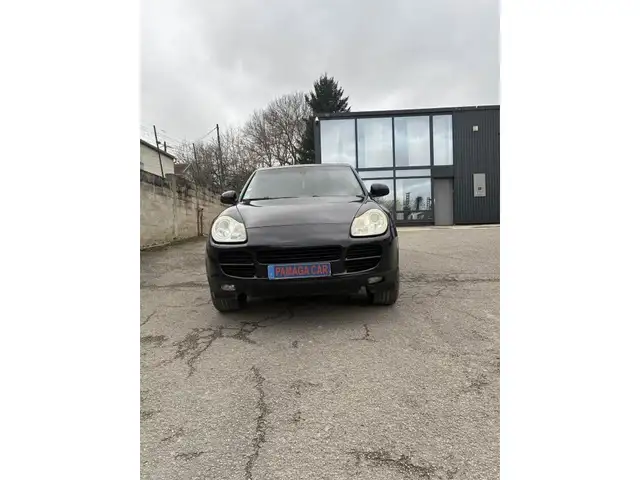 Porsche Cayenne view 2