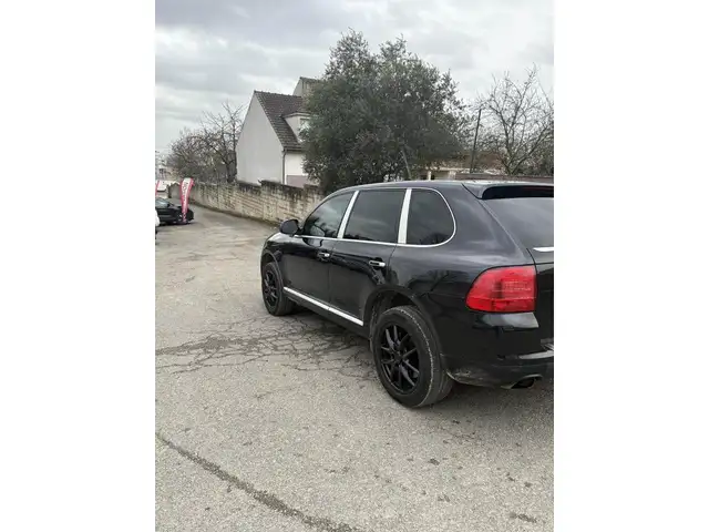 Porsche Cayenne view 10