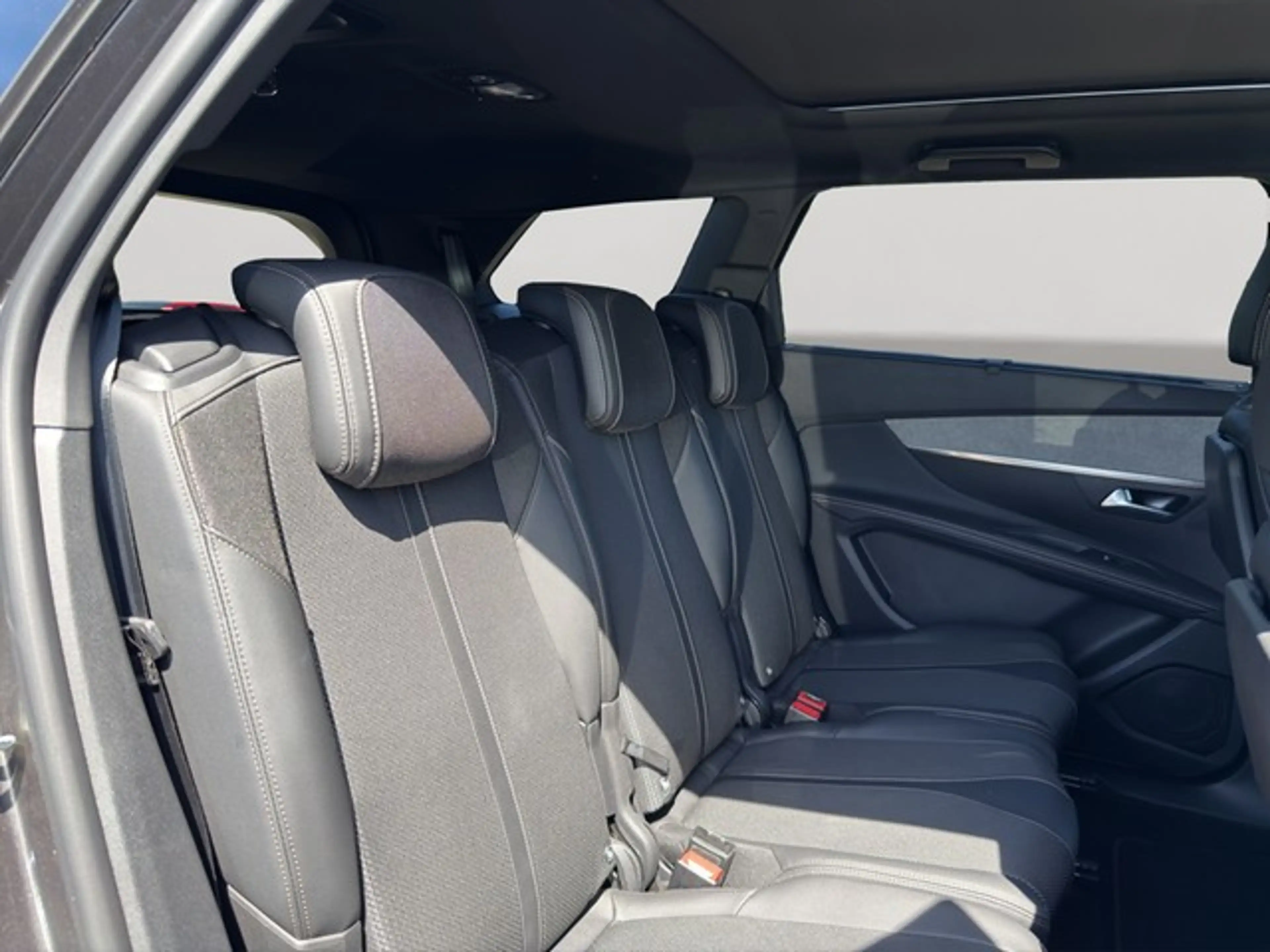 Peugeot 5008 GT HYBRID 136 7-Sitz+Pano+360+Sitzhzg+ACC+Massa... — photo 15
