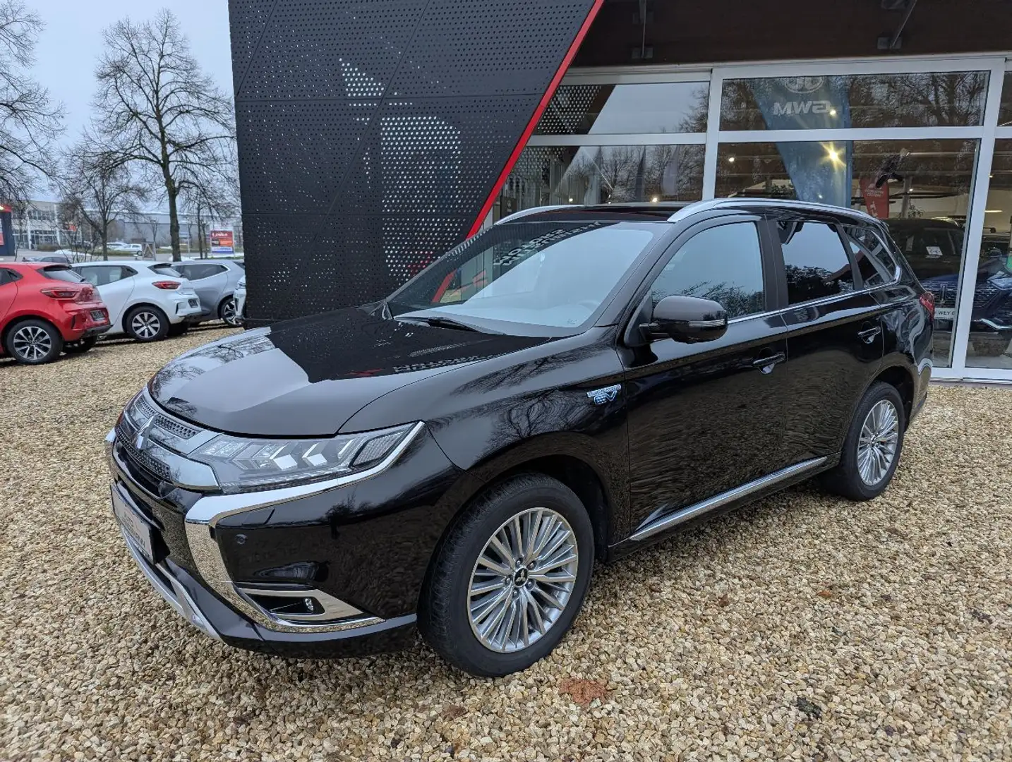 Mitsubishi Outlander PHEV PLUS mit Spirit-Paket 2.4 4WD Schwarz - 2