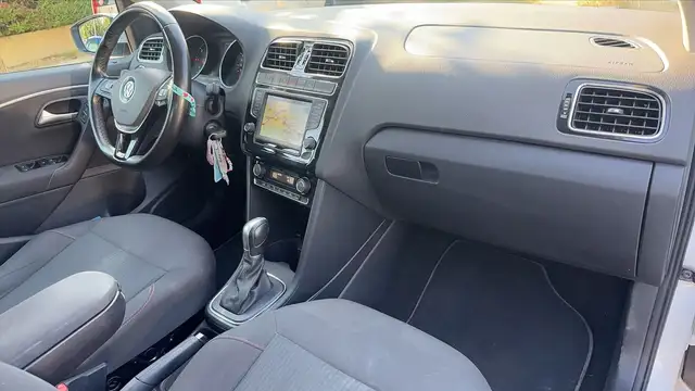 Volkswagen Polo view 10