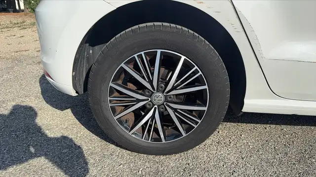 Volkswagen Polo view 16