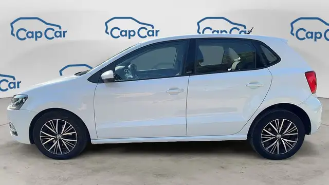 Volkswagen Polo view 2