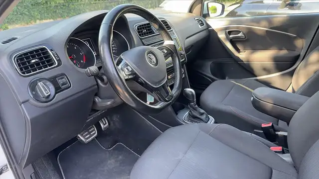 Volkswagen Polo view 8