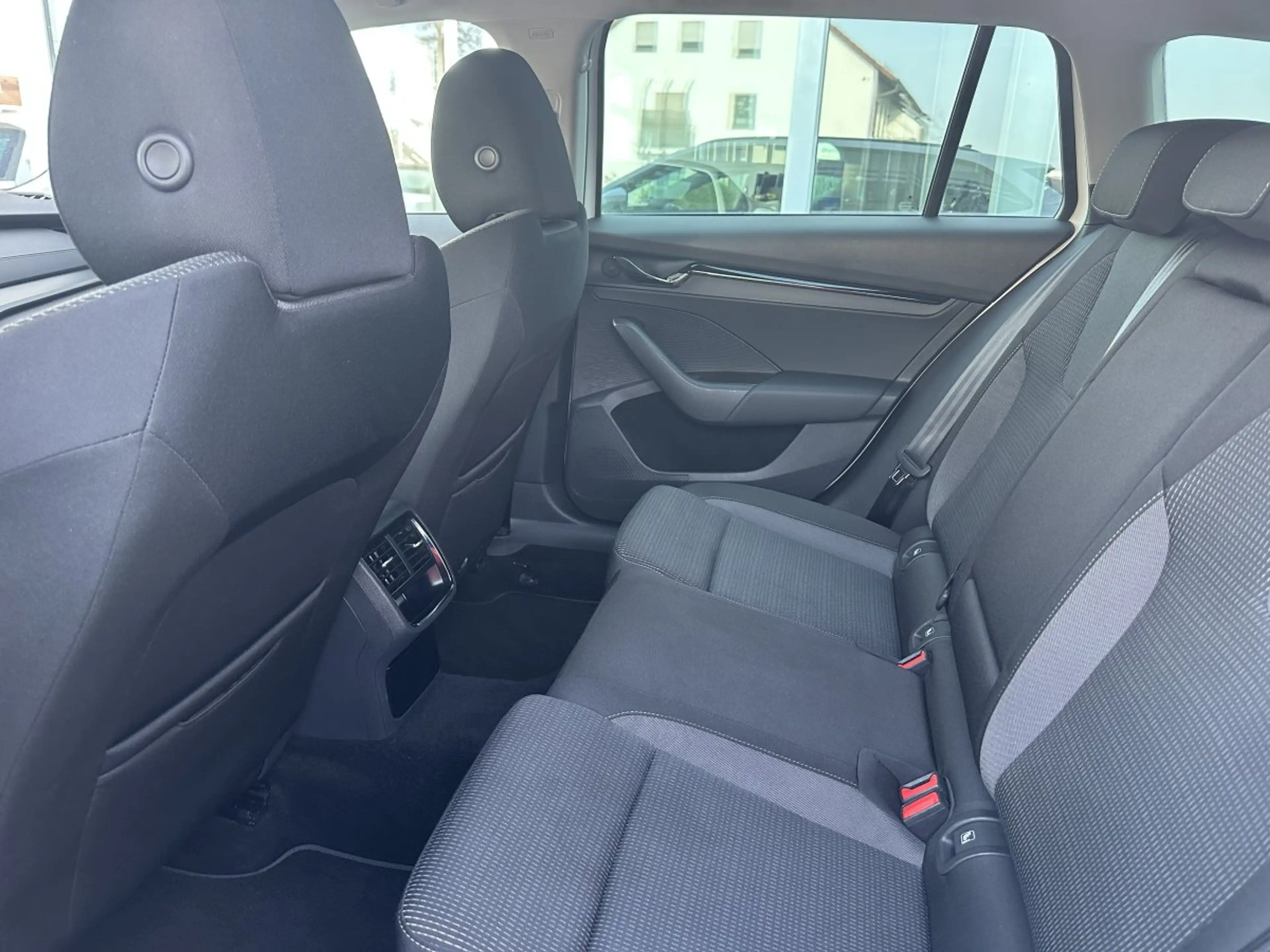 Skoda Octavia Combi 2.0TDI FIRST EDITION*VC*LED*PDC — photo 9