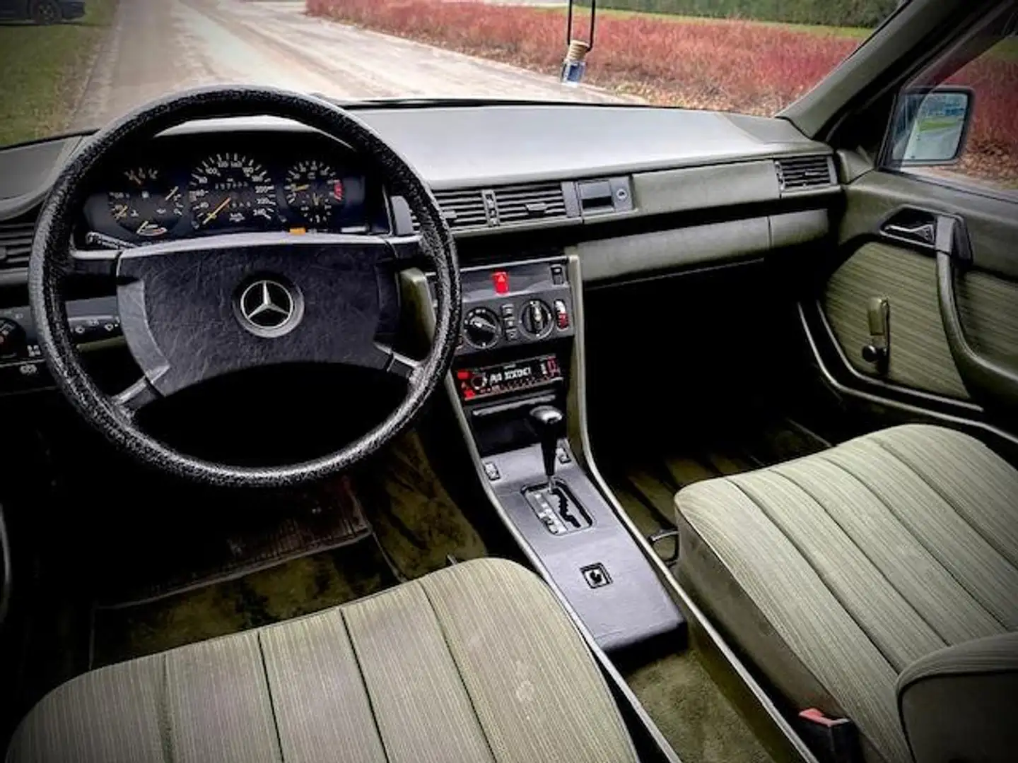 Mercedes-Benz 230 230E Oldtimer, Automaat, Vol!! Beige - 2