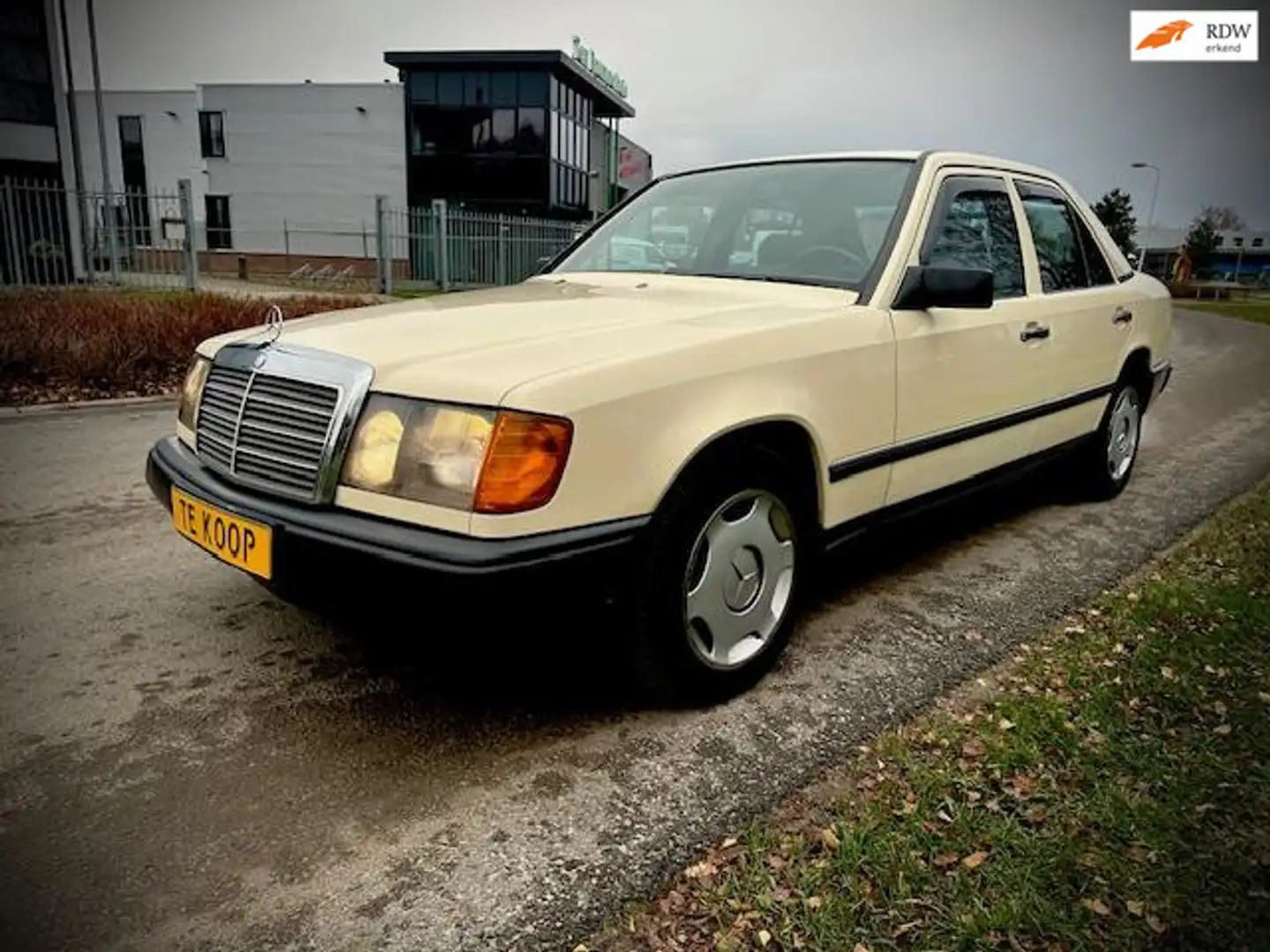 Mercedes-Benz 230 230E Oldtimer, Automaat, Vol!! Beige - 1