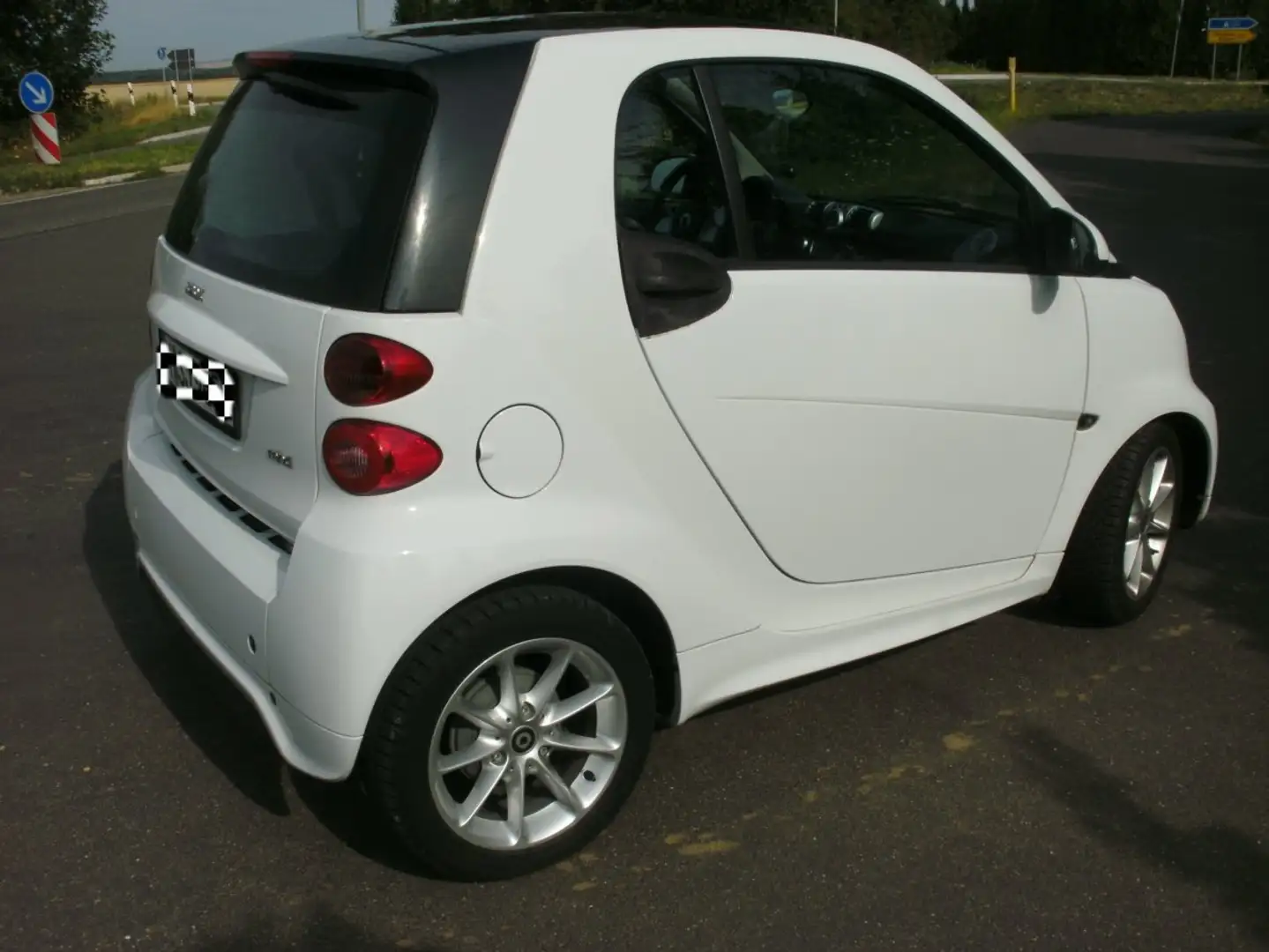 smart forTwo Passion Coupe Mikro Hybrid Drive Weiß - 1