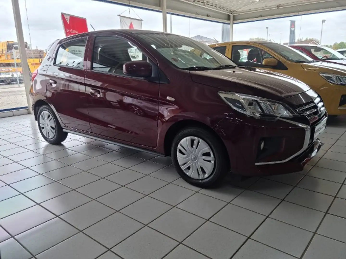Mitsubishi Space Star Select 1.2 MIVEC 5-Gang Rot - 2