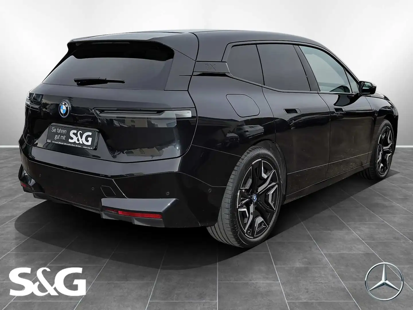 BMW iX M60 AHK+PANO+DISTRO+HIFI+CARPLAY+SPURHALTE+22 Schwarz - 2