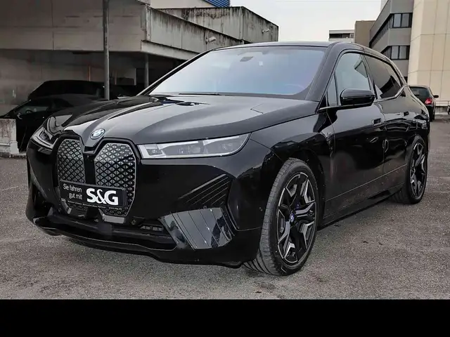 BMW M6 0 iX Pano+AHK+Sitzhzg.+LED