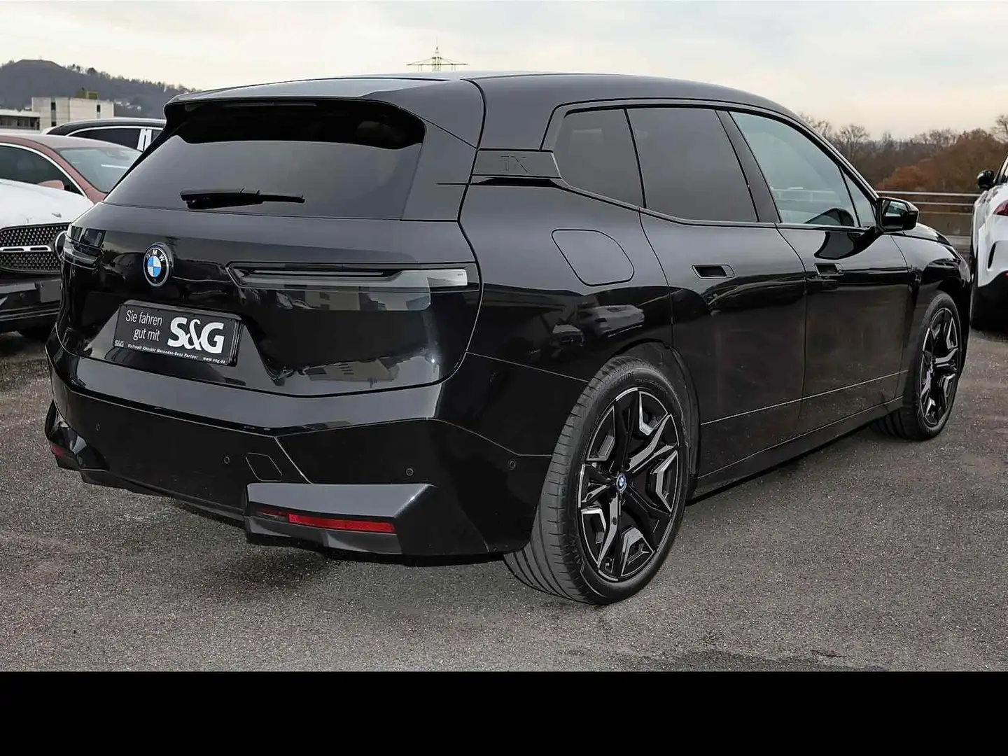 BMW M6 0 iX Pano+AHK+Sitzhzg.+LED Schwarz - 2