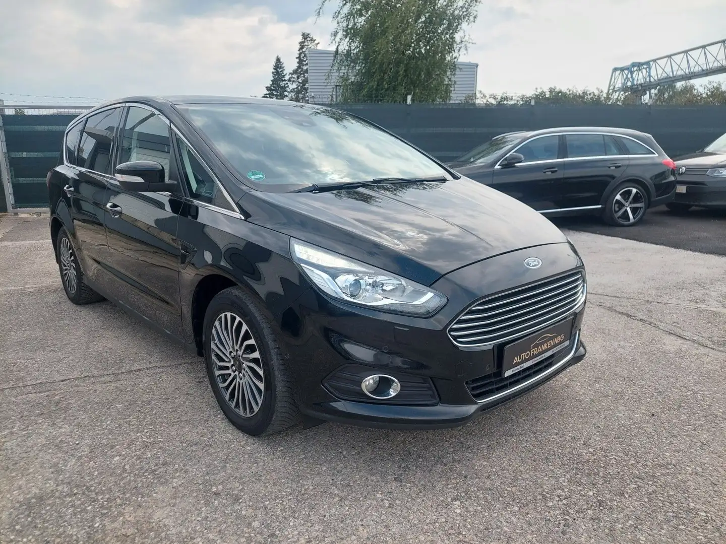 Ford S-Max S-MAX Titanium/1.HAND/EURO6/KAMERA/NAVI Schwarz - 1