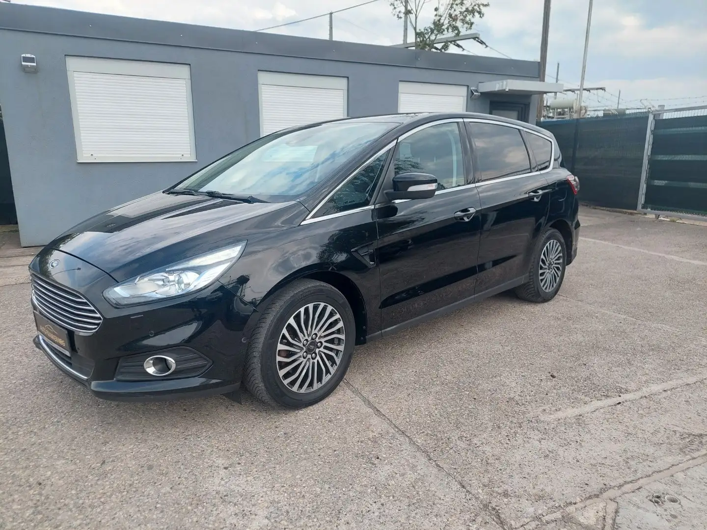 Ford S-Max S-MAX Titanium/1.HAND/EURO6/KAMERA/NAVI Schwarz - 2