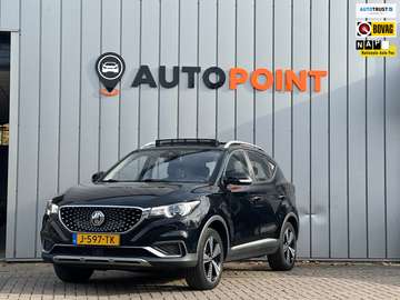 MG EV Luxury 45 kWh PANO TREKHAAK LEER