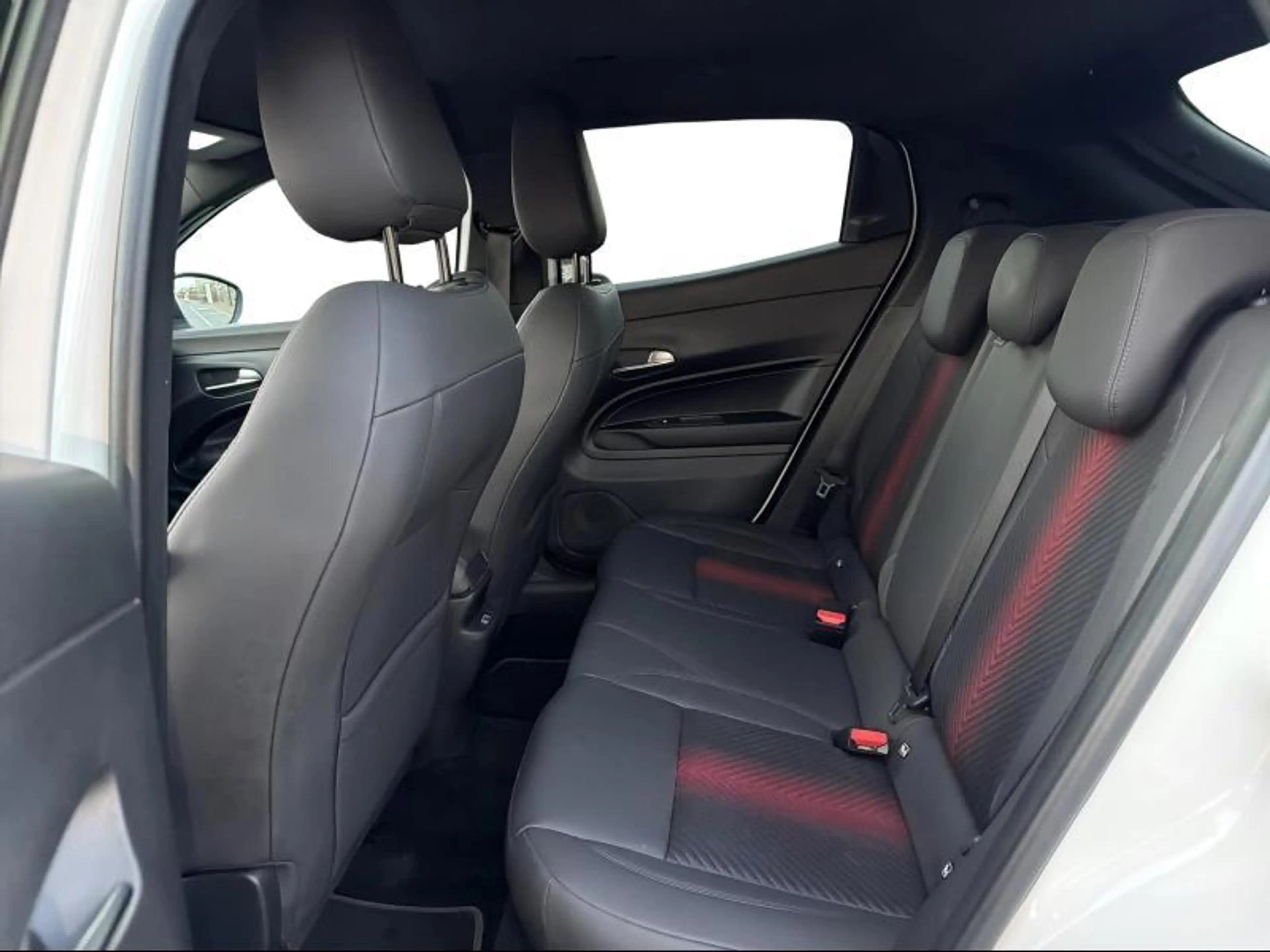 Alfa Romeo Junior Speciale 1.2 Hybrid 145 eDCT6 — photo 9