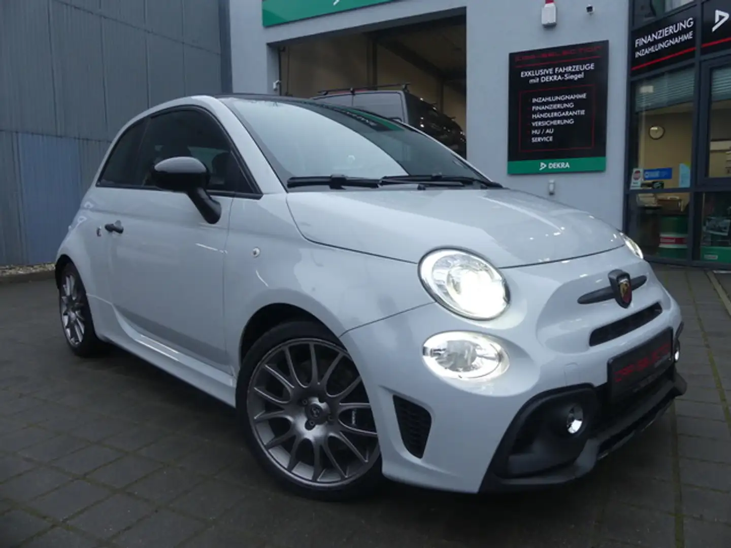Abarth 695C Cabrio Abarth Turismo XENON/NAVI/BEATS Grau - 1