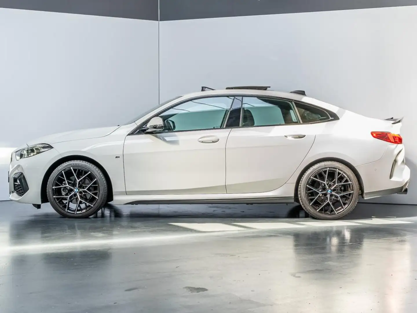 BMW 218 2-serie Gran Coupé 218i M Sport Edition Wit - 2