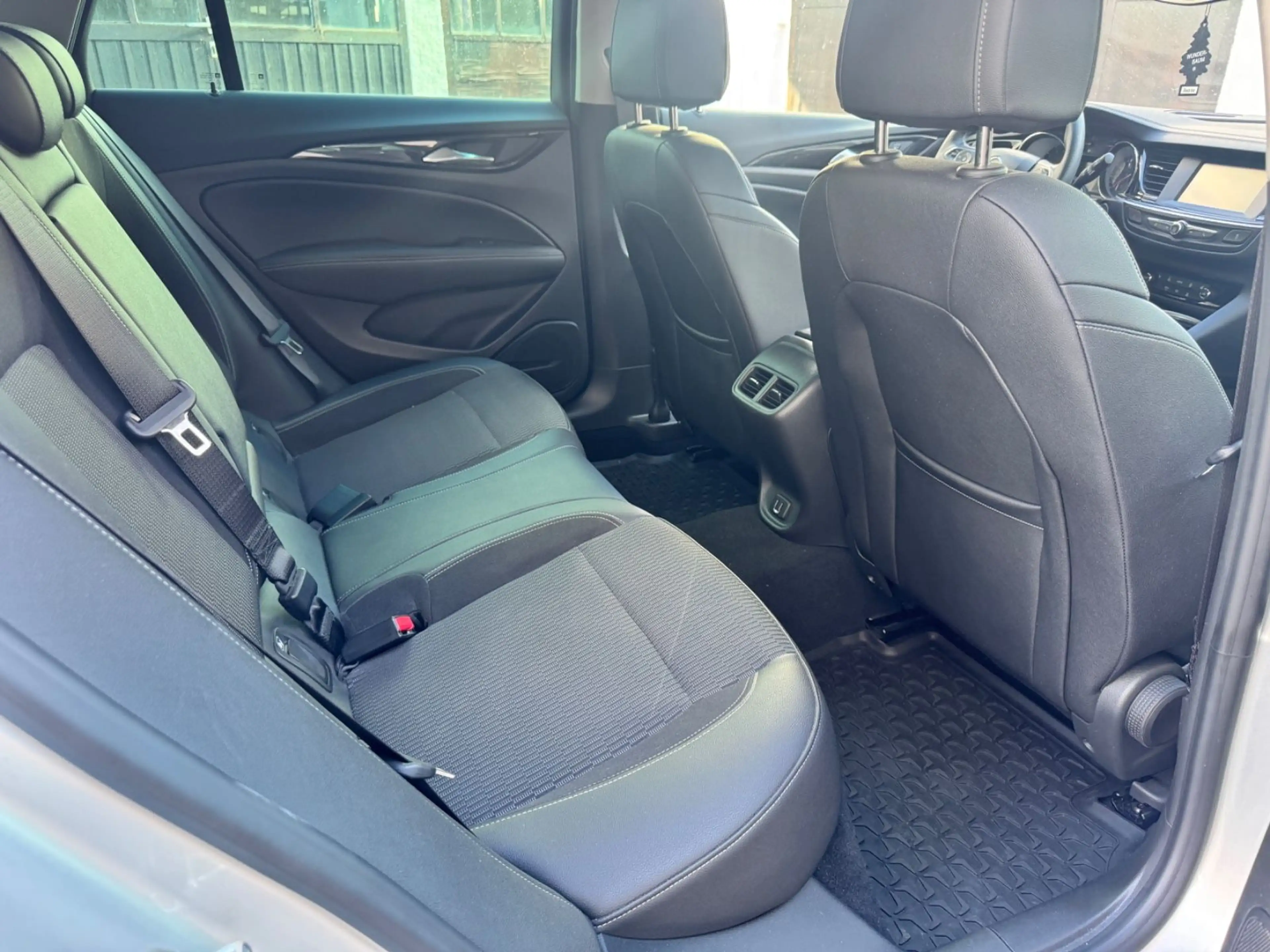 Opel Insignia B Sports Tourer Innovation — photo 10