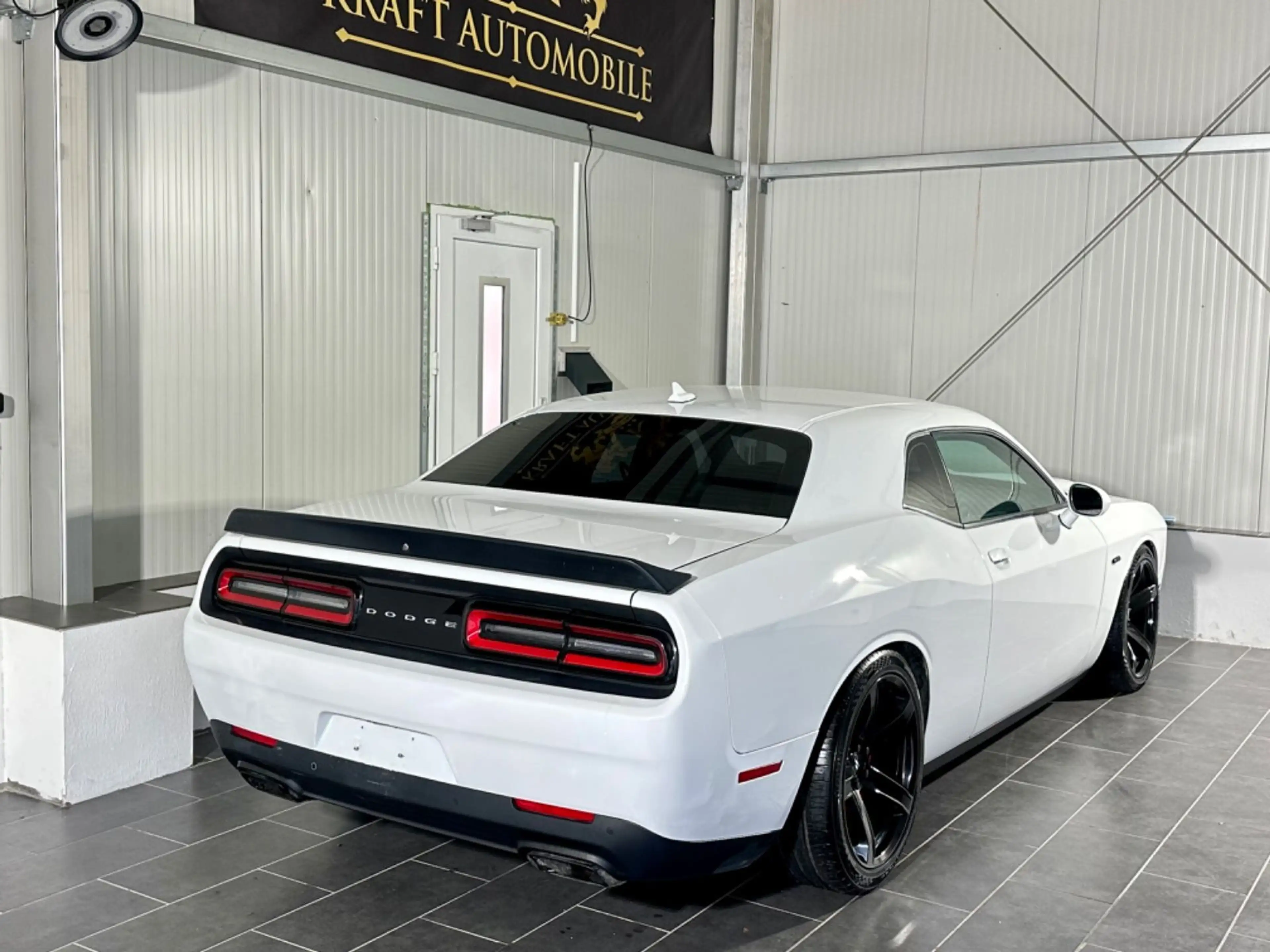 Dodge Challenger 6,2 V8-HELLCAT-H&R-LEDER-NAVI-EXTREM — photo 9